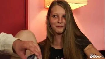 Un mannequin sexy devient un chat sauvage vidéo porno